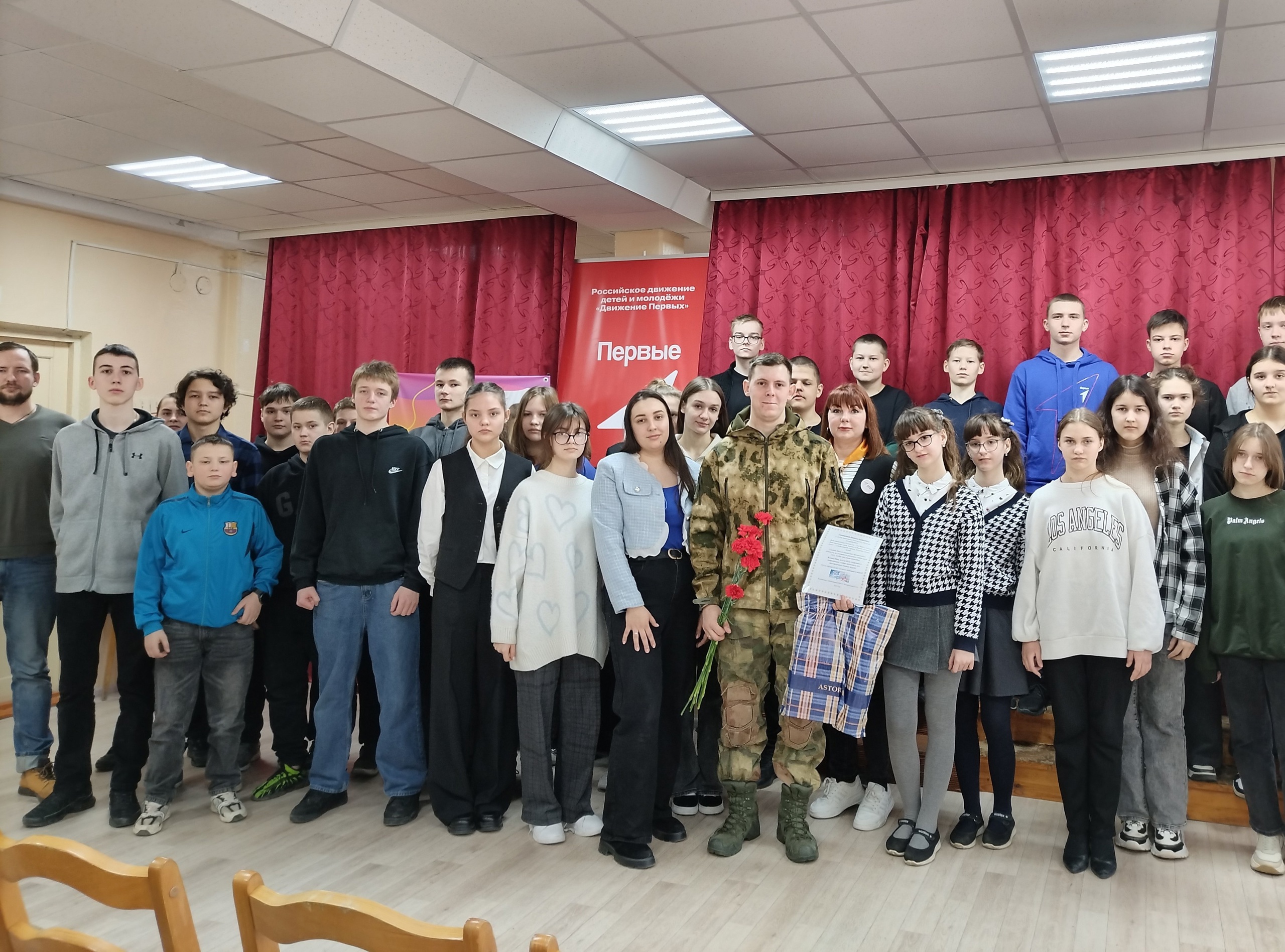 встреча педагогов и учащихся с участником специальной военной операции.