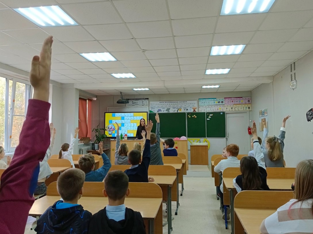 В рамках ДООП Физический практикум центра Точка роста обучающиеся 7 класса под руководством учителя физики Шановой В Н подготовили и провели мероприятие для учеников 4 класса.
