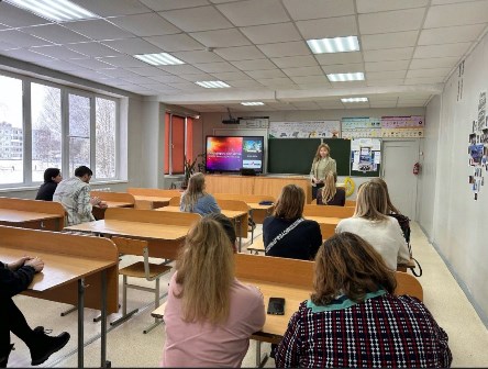 21 февраля  на базе центра естественнонаучной и технологической направленностей «Точка роста» прошел районный методический день. На мероприятии присутствовала Шишкарёва Елена Михайловна - консультант-руководитель методической службы  района