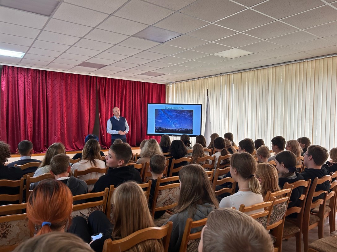В рамках реализации комплексного плана центра «Точка роста» на базе МБОУ Богородицкой СШ прошло мероприятие совместно кафедрой физики и технических дисциплин физико-математического факультета СмолгУ.